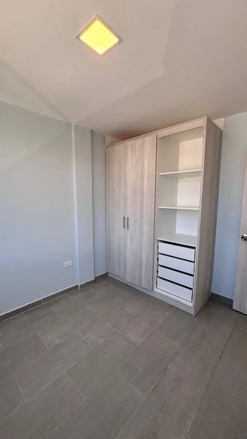Casa Familiar de 3 Pisos, Valle de Conocoto, 94 m², en Conjunto Habitacional, Conocoto Alto. Provincia de Pichincha — imagen 2