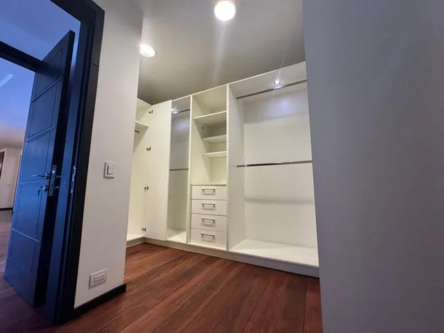 En Renta o Venta Departamento de 3 Dorm. 438 m² - Bellavista — imagen 4