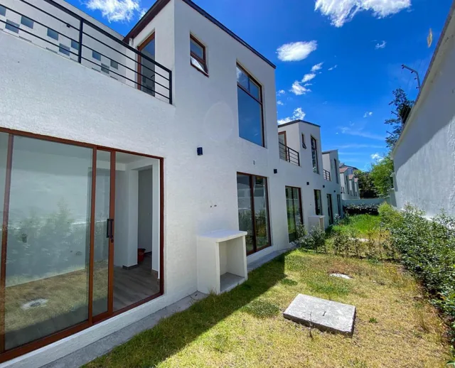Casas en Pre Venta en Sangolquí. a Pocos Mitunos del Centro Comercial San Luis — imagen 3