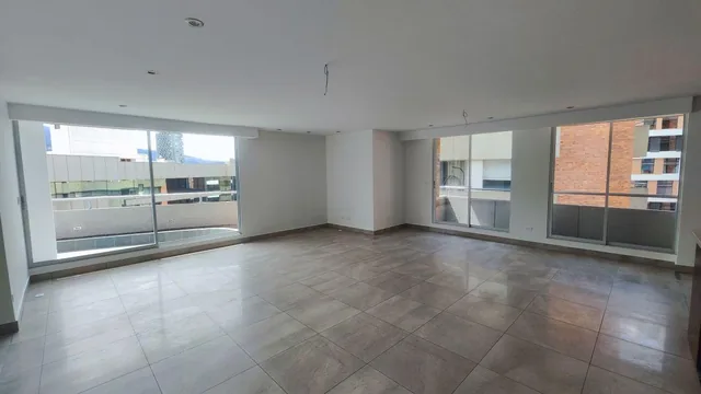 Vendo Elegante y Amplio Departamento en El Edificio Catalina Parc Torre 2 – Vista Espectacular — imagen 2