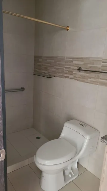 Departamento de Venta en Conjunto Privado, Tercer Piso, con Piscina Sector Tumbaco — imagen 2