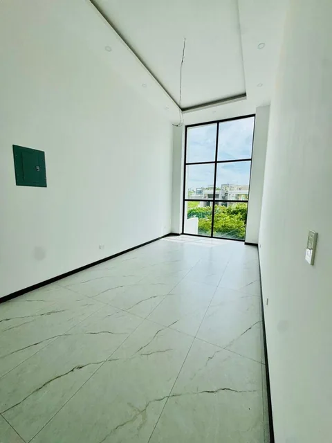 Venta de Casa de 3 Habitaciones con Piscina en Urbanización Exclusiva de Manta, Manabí — imagen 3