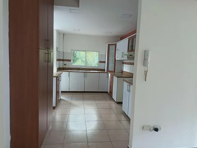 Colinas de Los Ceibos, Zona con Garita. Vendo Hermoso Departamento Planta Baja de 3 Dorm.. Guayas — imagen 5