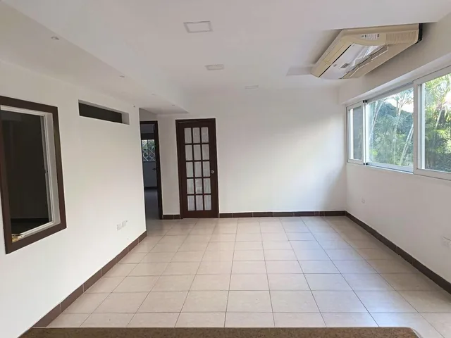 Colinas de Los Ceibos, Zona con Garita. Vendo Hermoso Departamento Planta Baja de 3 Dorm.. Guayas — imagen 2