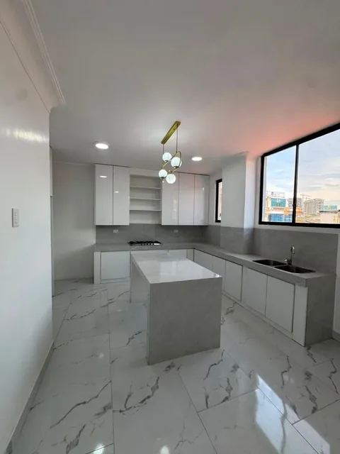 Penthouse Remodelado con Terraza Privada 333 m Cuadrados Kennedy Norte Sector Cerrado, Guayas — imagen 4