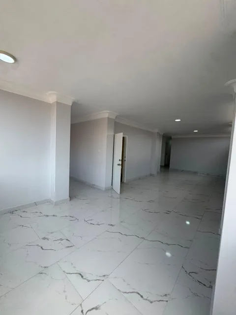 Penthouse Remodelado con Terraza Privada 333 m Cuadrados Kennedy Norte Sector Cerrado, Guayas — imagen 2
