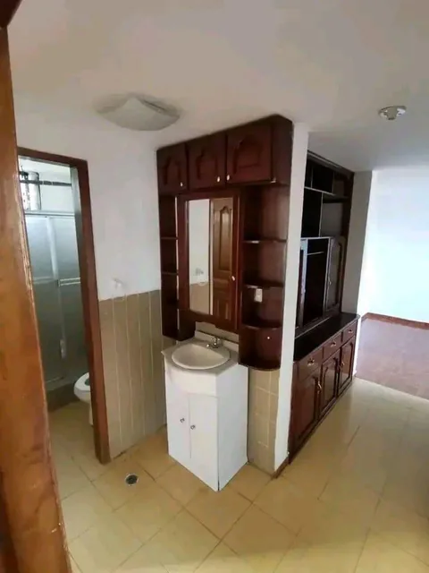 Departamento en Venta con Parqueadero, Sector Solanda — imagen 5