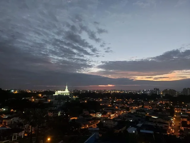 Departamento de Venta con Hermosa Vista a La Ciudad en El Portón de Las Lomas, Guayas — imagen 3