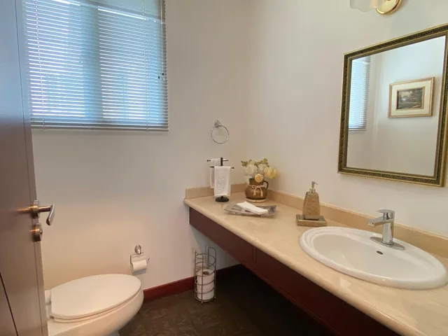 San Patricio Cumbaya: Amplia Casa de Venta 360 m² con Jardines. Urbanizacion Privada. Provincia de Pichincha — imagen 2