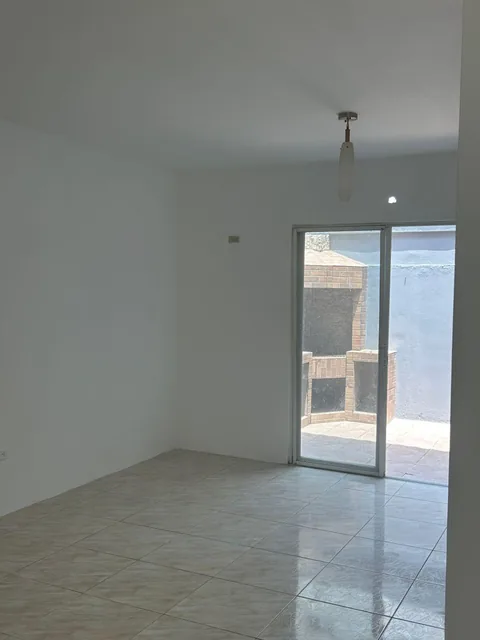 Málaga 2 Venta Casa Recien Remodelada, Guayas — imagen 2