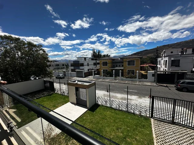 Se Vende Departamento Dentro de Urbanizacion con Dos Balcones y Terraza — imagen 3