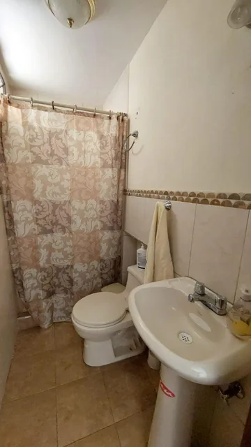 Venta Casa Esquinera de 340 m² con 6 Habitaciones La Vicentina Baja, 4 Garajes — imagen 3