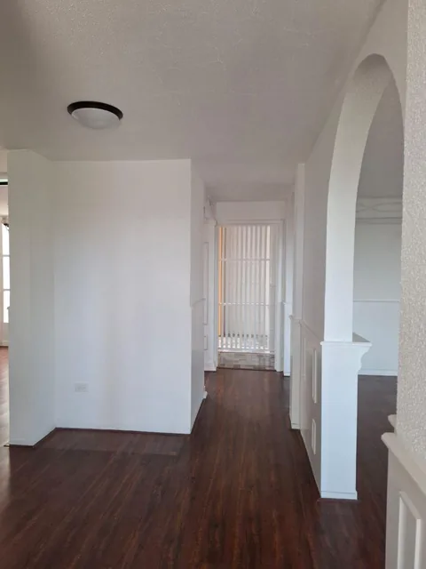 Casa Rentera de Venta con Dos Departamentos Remodelada Excelente Sector Universidad Central — imagen 5