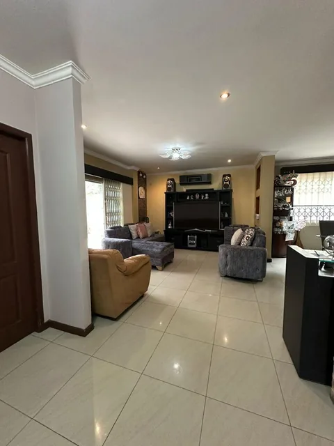 Casa con 4 Recámaras en Venta, 258 m² Terreno, Vía a La Costa, Guayas — imagen 3