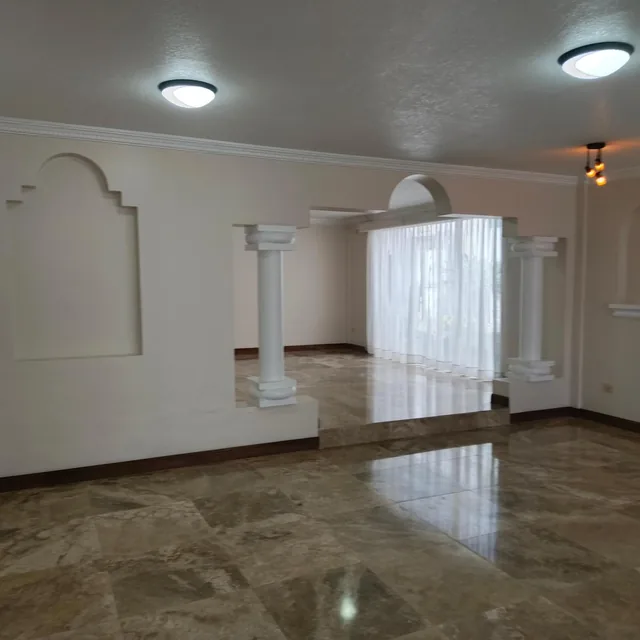 Ponciano Alto Hermosa Casa Duplex Independiente en Venta con Jardines 5 Dorm. Sala Tv — imagen 2