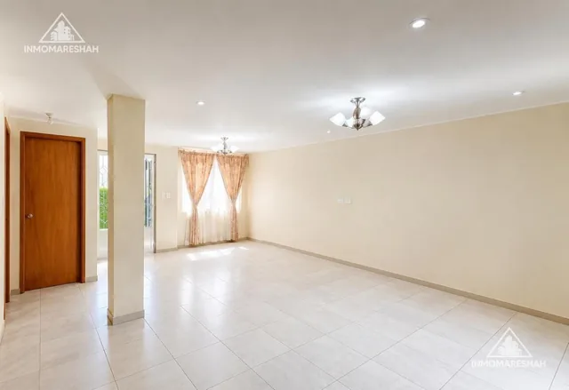 Casa Rentera en Venta en Calderon con 3 Departamentos 1 Local Comercial y 1 Casa Completa — imagen 5