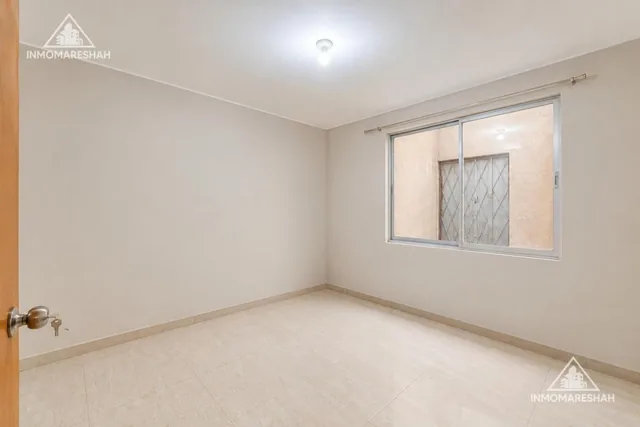 Casa Rentera en Venta en Calderon con 3 Departamentos 1 Local Comercial y 1 Casa Completa — imagen 4