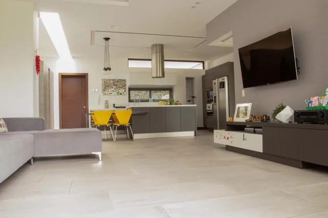 Casa de Venta Dentro de Urbanización Sector Colegio Alemán, Moderna, Exclusiva — imagen 3