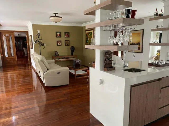 Casa con 5 Habitaciones en 643 m² en Venta en Cedros, Guayas — imagen 4