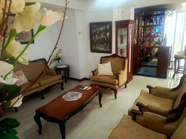 La Garzota - Venta con Uso de Suelo Casa Sin Amob de 3 Plantas con 4 Hab, Garaje, Splits, Cortinas, Guayas — imagen 4