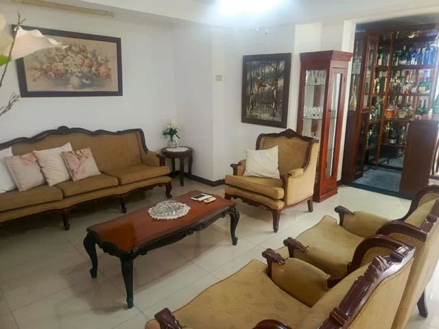 La Garzota - Venta con Uso de Suelo Casa Sin Amob de 3 Plantas con 4 Hab, Garaje, Splits, Cortinas, Guayas — imagen 3