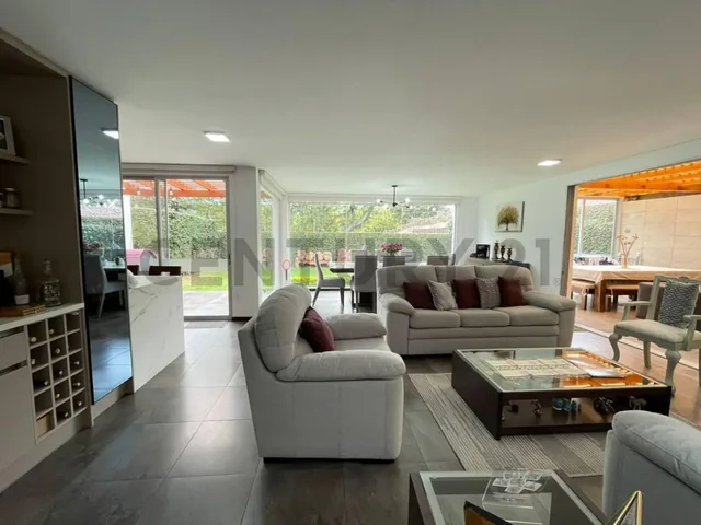 En Venta Casa con Patio. Intervalles. Tumbaco — imagen 2