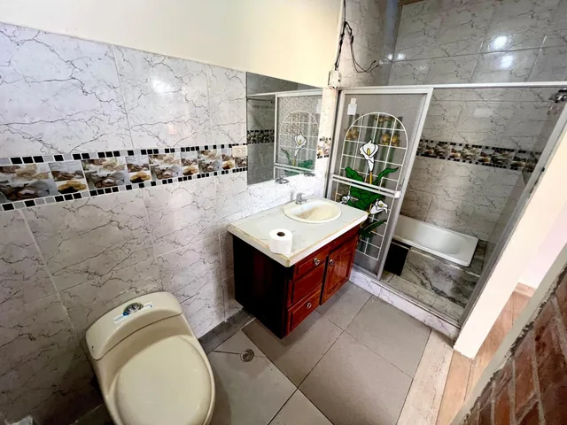 Casa en Venta con Amplio Terreno | Urbanización Privada | El Colibrí – Pintag — imagen 2