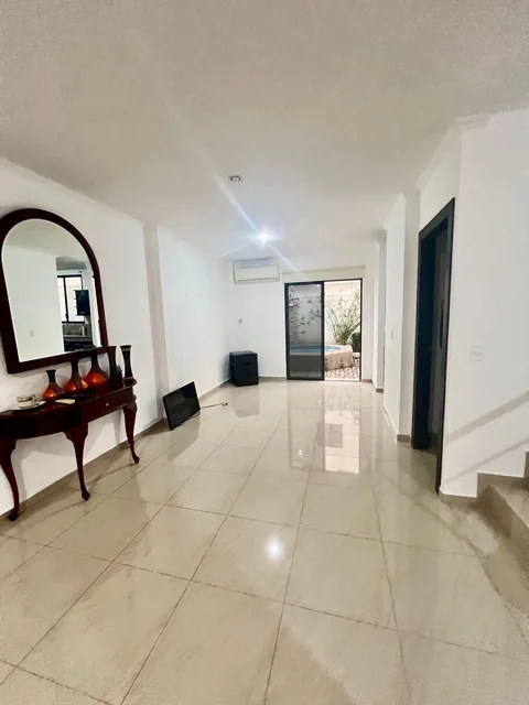 Vendo Casa con Jacuzzi en Urb Napoli, Guayas — imagen 5