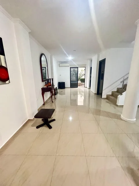 Vendo Casa con Jacuzzi en Urb Napoli, Guayas — imagen 2