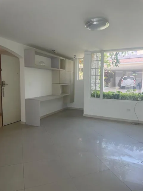 Espaciosa Casa de 310 m² con 3 Habitaciones en Venta en Cumbayá — imagen 3