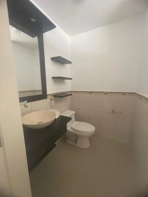 Espaciosa Casa de 310 m² con 3 Habitaciones en Venta en Cumbayá — imagen 2