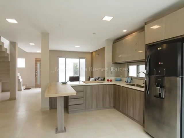 Casa a Pasos de La Playa en Salinas en Venta — imagen 4