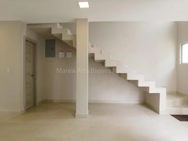 Casa a Pasos de La Playa en Salinas en Venta — imagen 2