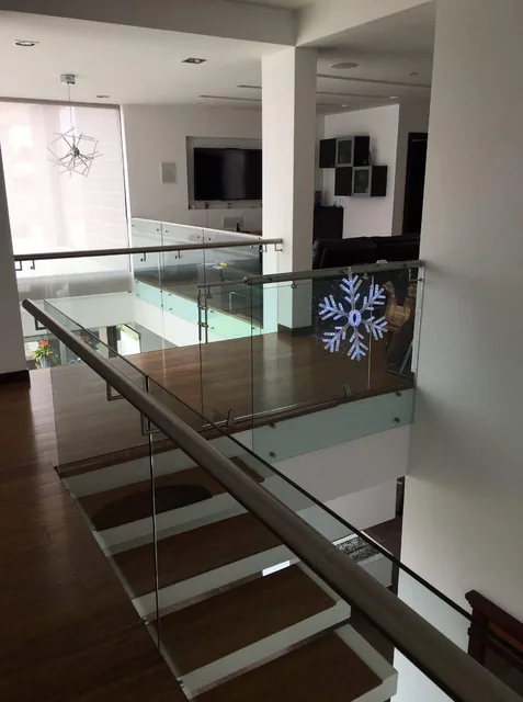 Casa Moderna Dentro de Urbanizacion de Lujo — imagen 4