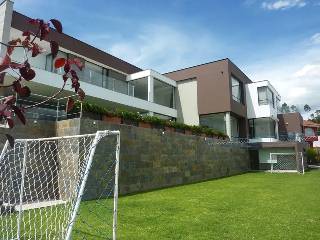 Casa Moderna Dentro de Urbanizacion de Lujo — imagen 2
