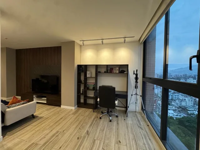 En Venta, Suite 1 Habitaciones con Vista Espectacular Piso Alto, Edificio Torre Solari — imagen 5