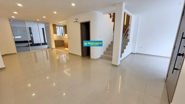 Urb. Cataluña, Vendo Casa Moderna a Estrenar, 3 Dorm c/u Bano, 160 m², Guayas — imagen 3