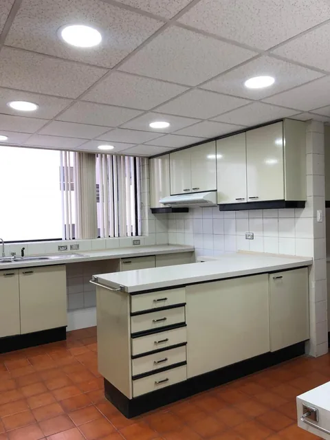 Se Vende Hermoso Departamento Sector González Suárez — imagen 5
