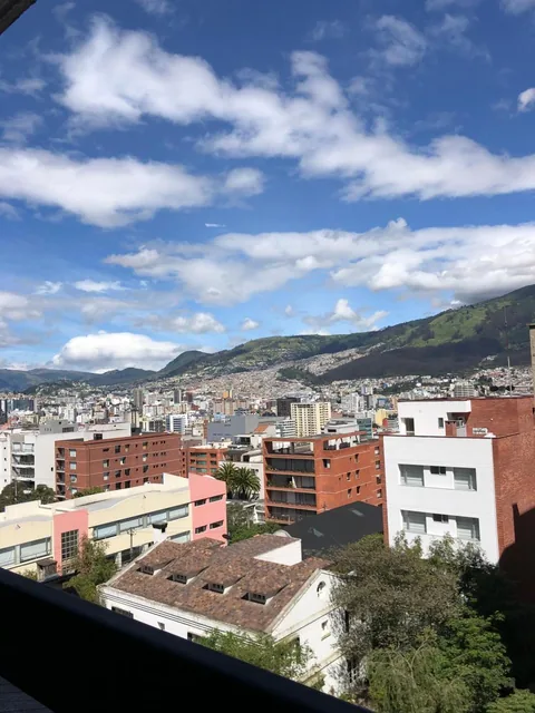 Se Vende Hermoso Departamento Sector González Suárez — imagen 2
