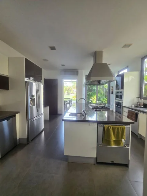 Laguna Club, Venta o Renta de Casa Inteligente con Vista a La Laguna de 4 Dorm., Guayas — imagen 2