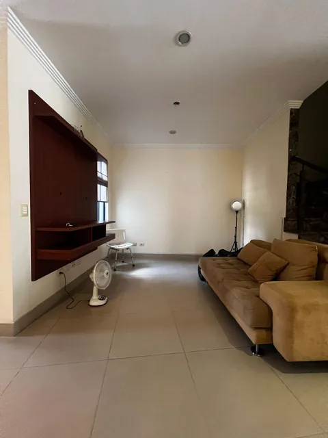 En Venta Casa de Oportunidad con Lindo Patio, Urb. Terrasol - Km. 7.5 Samborondon - Area 291 m², Guayas — imagen 5