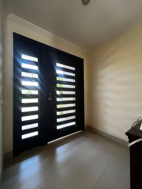 En Venta Casa de Oportunidad con Lindo Patio, Urb. Terrasol - Km. 7.5 Samborondon - Area 291 m², Guayas — imagen 4