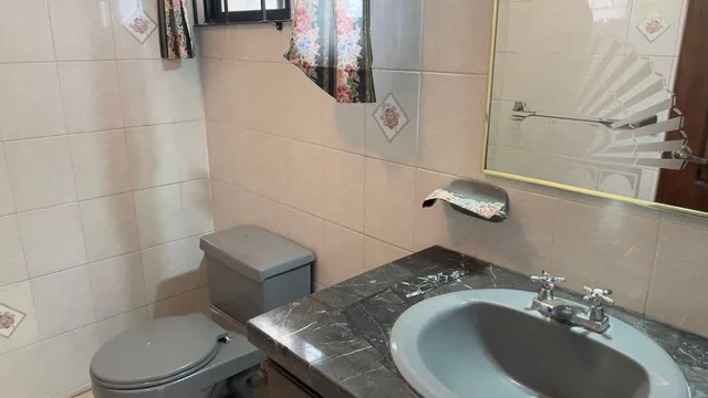 Casa en Venta, Urbanización El Condado, 3 Dorm., Jardín — imagen 2