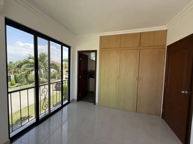 Se Vende Casa Esquinera en Estancias del Rio Via Samborondon, Guayas — imagen 3