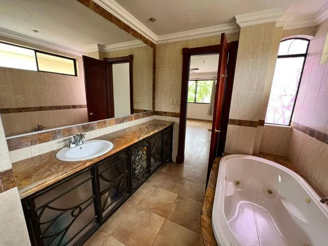Casa en Venta en Vista Al Parque | 4 Dorm. | 689 m² | Samborondón | Mons García, Guayas — imagen 3
