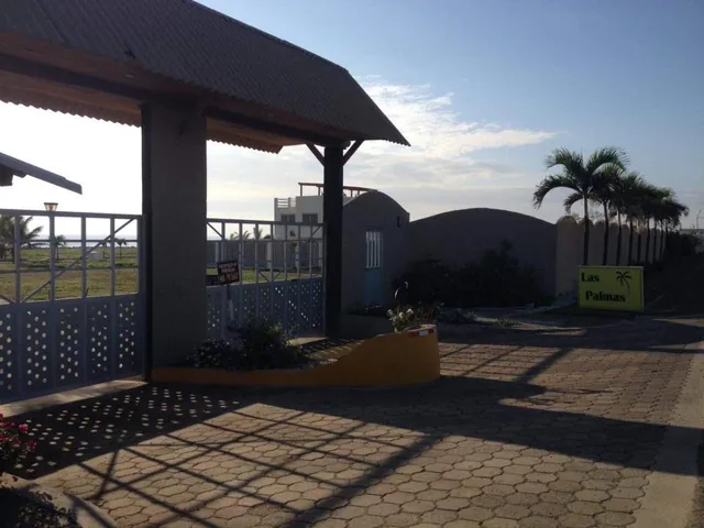 Lote de Terreno en Venta en La Urbanización Las Palmas, Puerto Cayo, Manabí — imagen 2