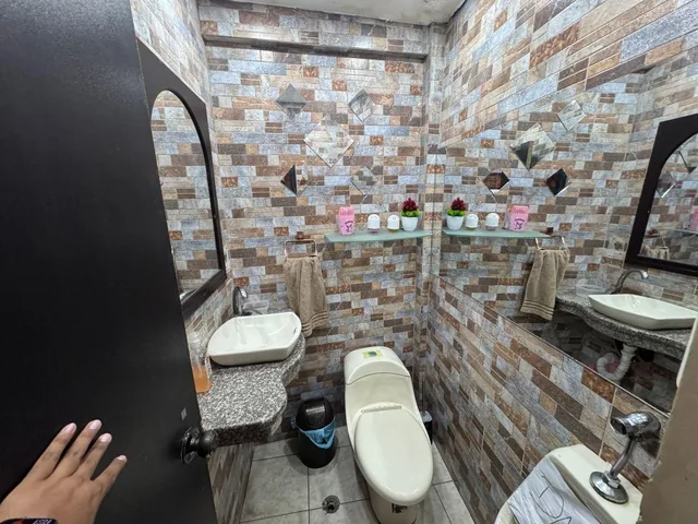 Se Vende Casa de 5 Dorm. en Urdesa Norte, Sector con Portón. Guayas — imagen 5