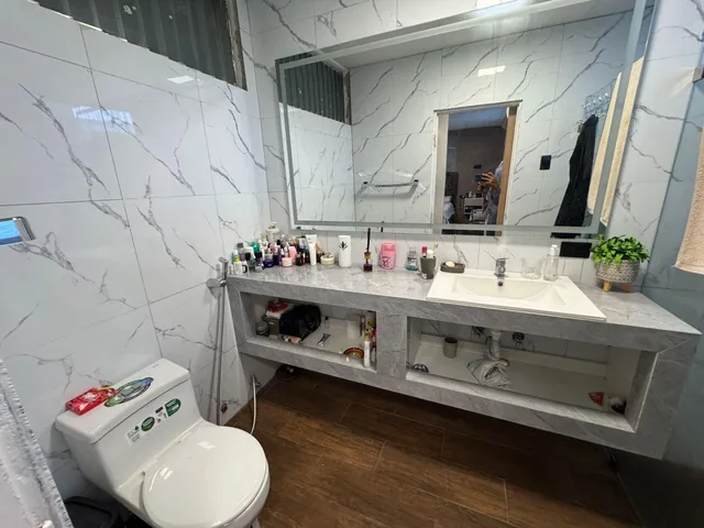 Se Vende Casa de 5 Dorm. en Urdesa Norte, Sector con Portón. Guayas — imagen 2