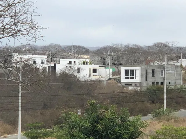 Un Lote de Terreno en Venta en La Urbanizacion Mantazul, Manabí — imagen 4