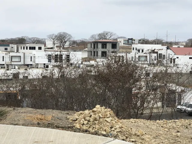 Un Lote de Terreno en Venta en La Urbanizacion Mantazul, Manabí — imagen 3